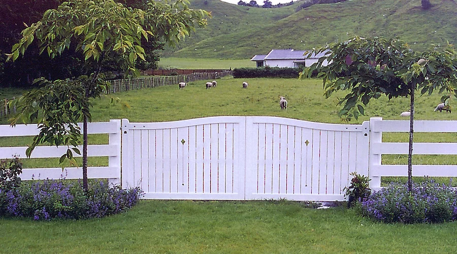 Cecunda Gate finished timber gate photo