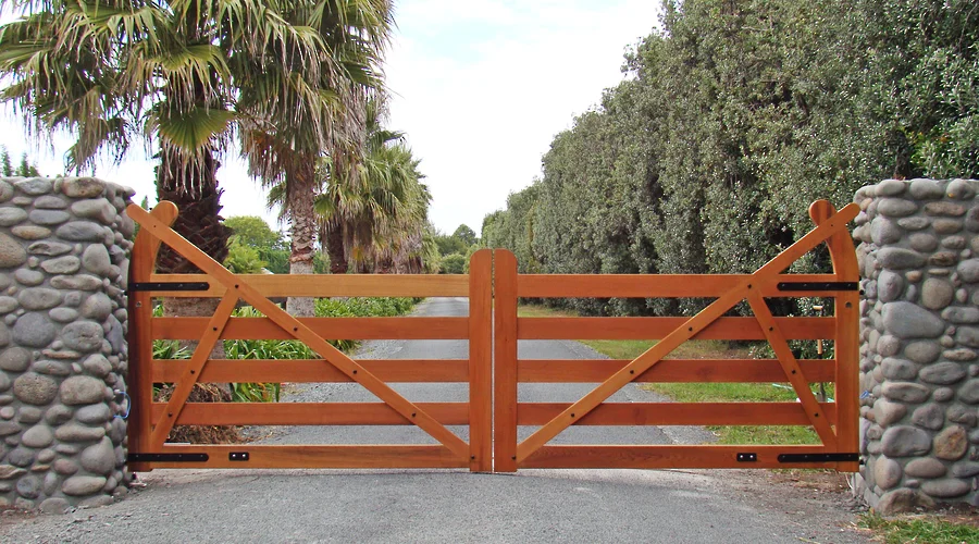 Jabiro Gate finished timber gate photo