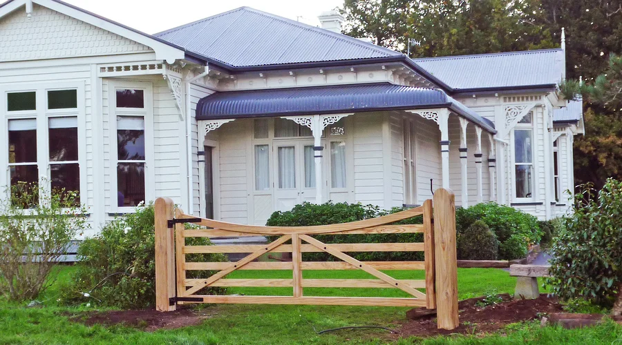 Renmark Gate finished timber gate photo