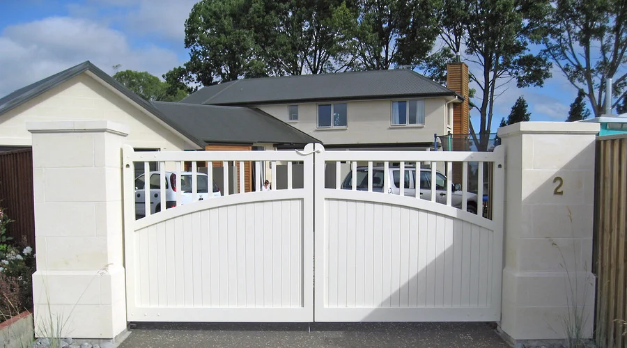 Roma Gate finished timber gate photo
