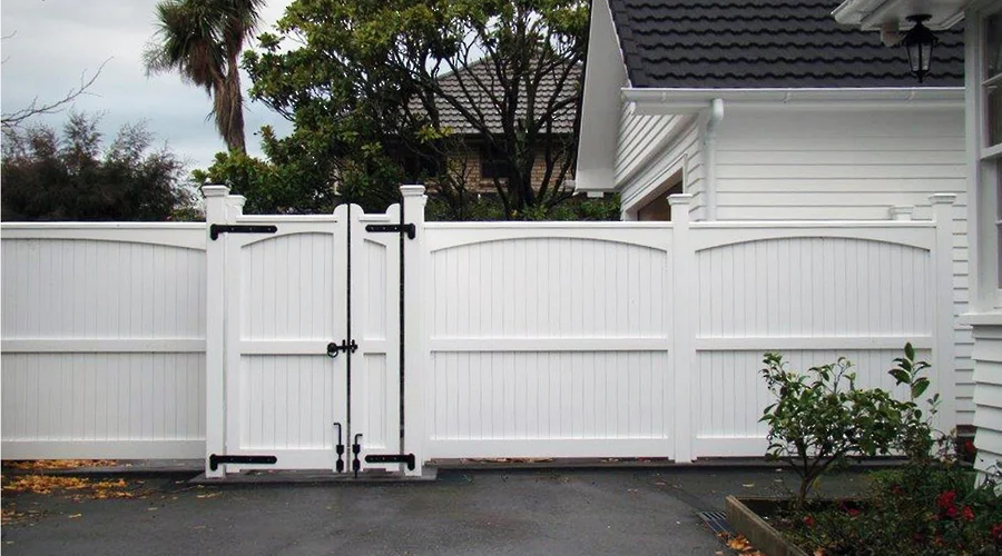 Singleton Gate finished timber gate photo