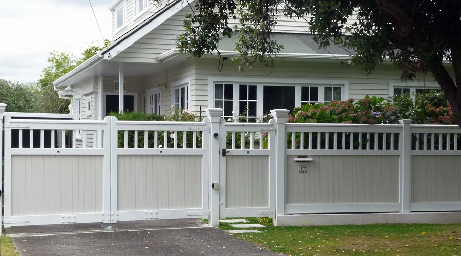 Smithton Gate finished timber gate photo