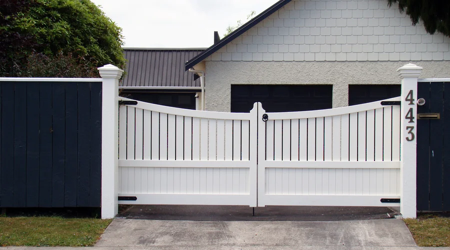 Veneer Gate finished timber gate photo